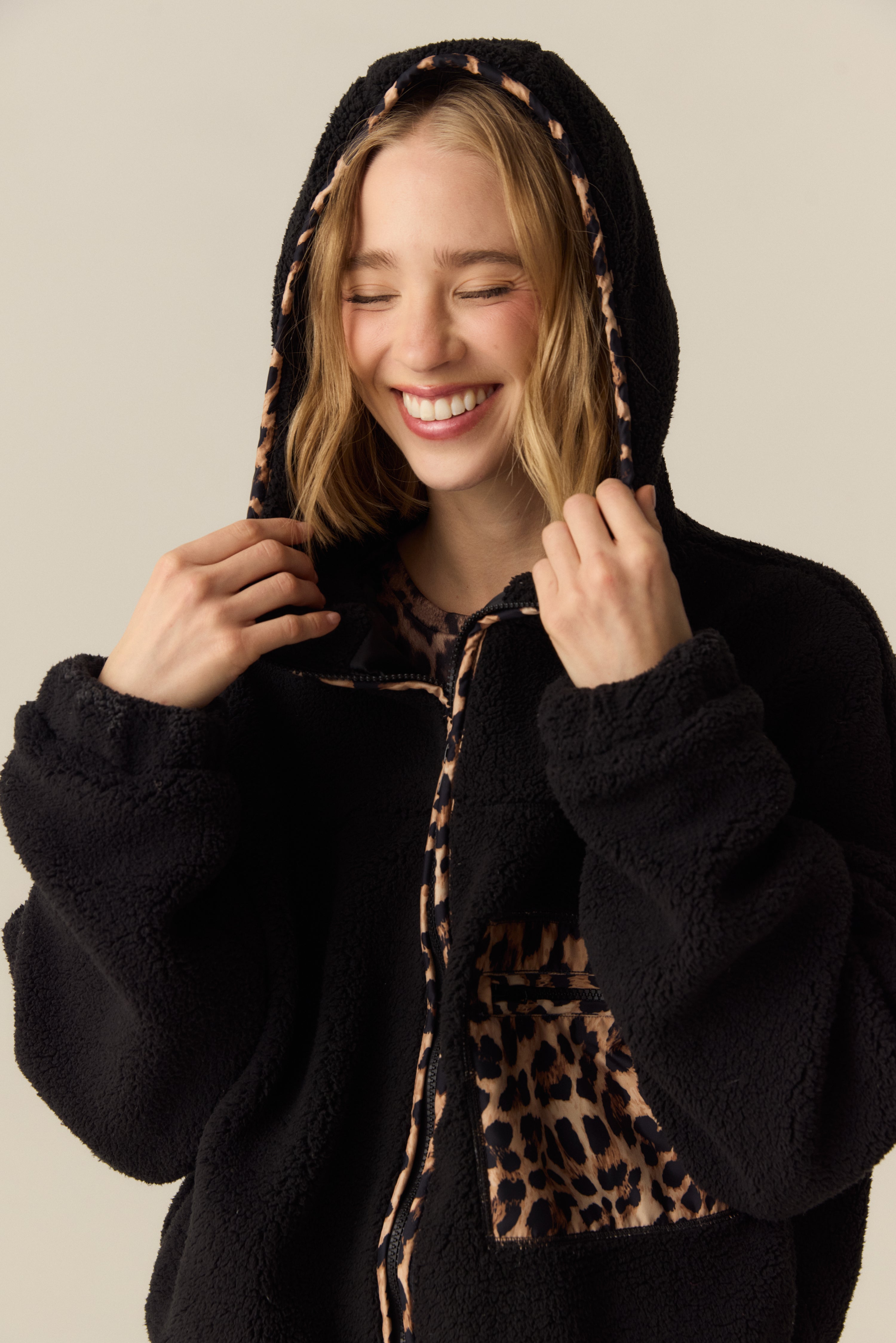 CHAQUETA LEA NEGRO