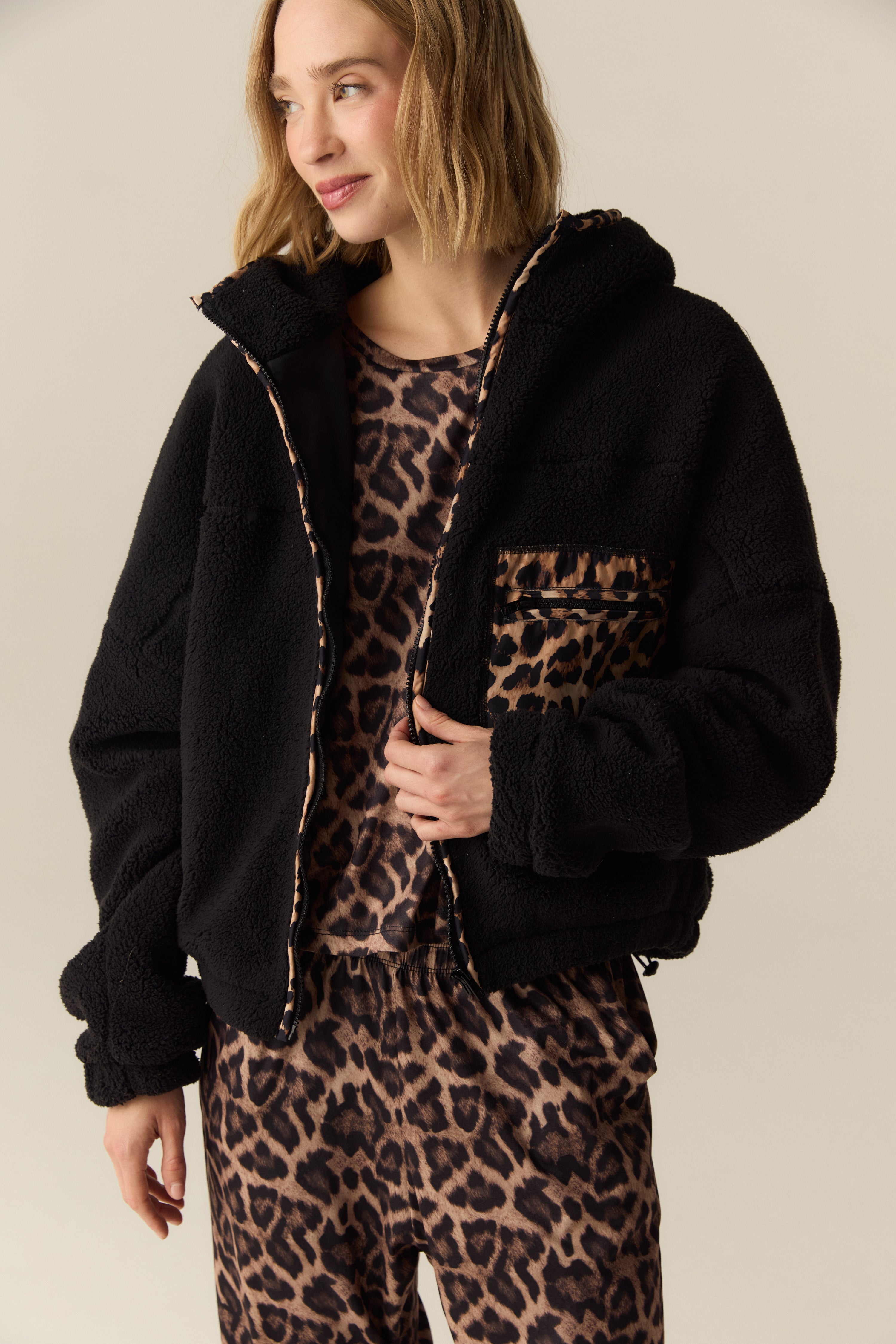 CHAQUETA LEA NEGRO