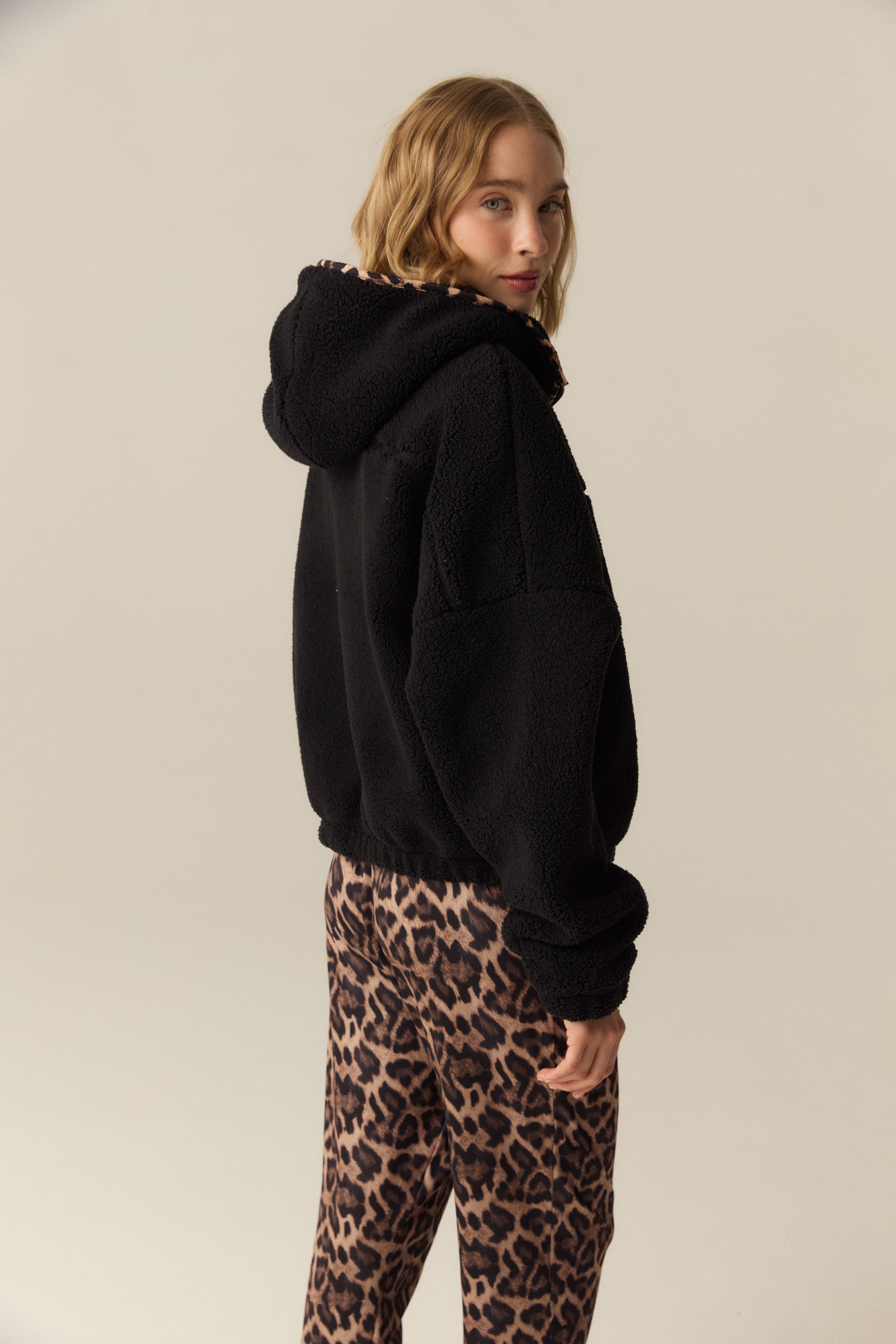 CHAQUETA LEA NEGRO