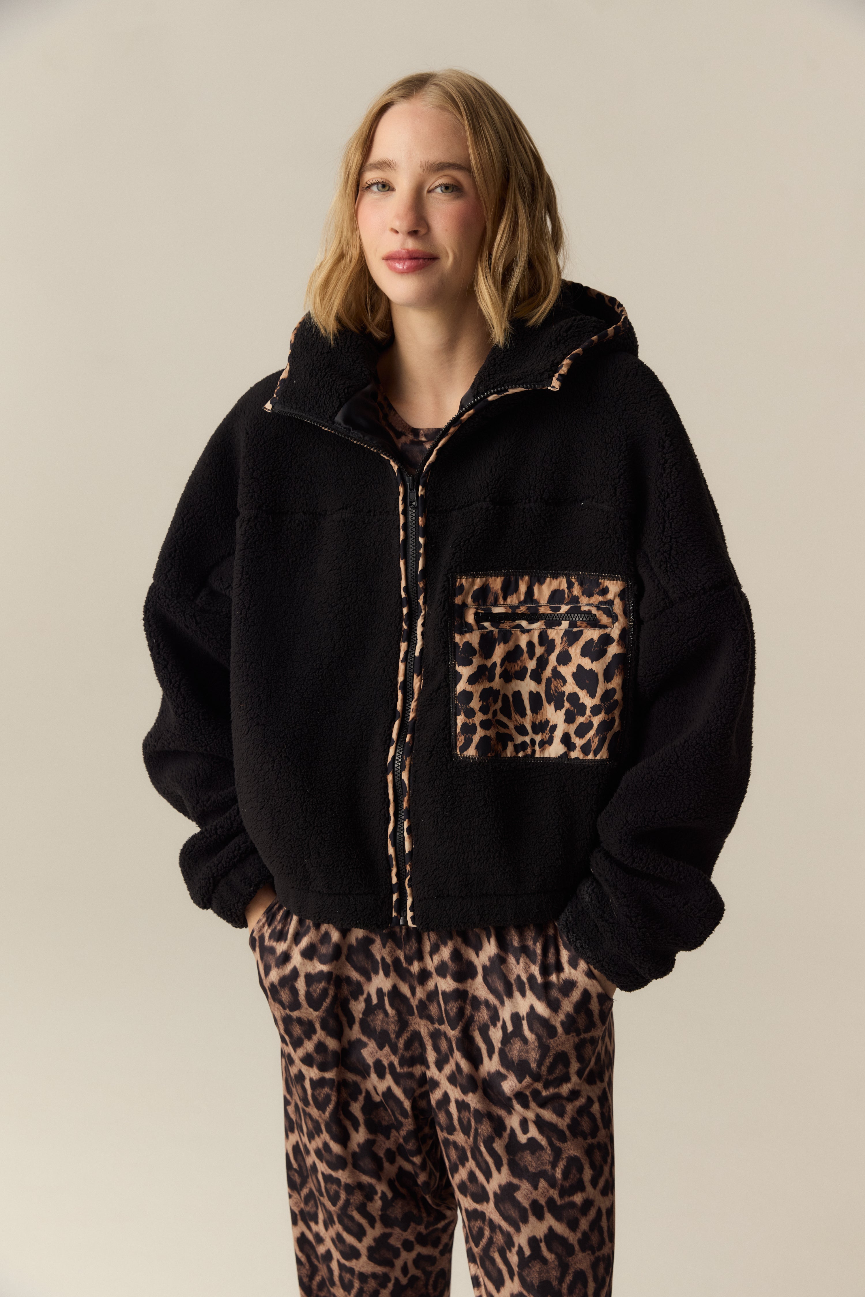 CHAQUETA LEA NEGRO